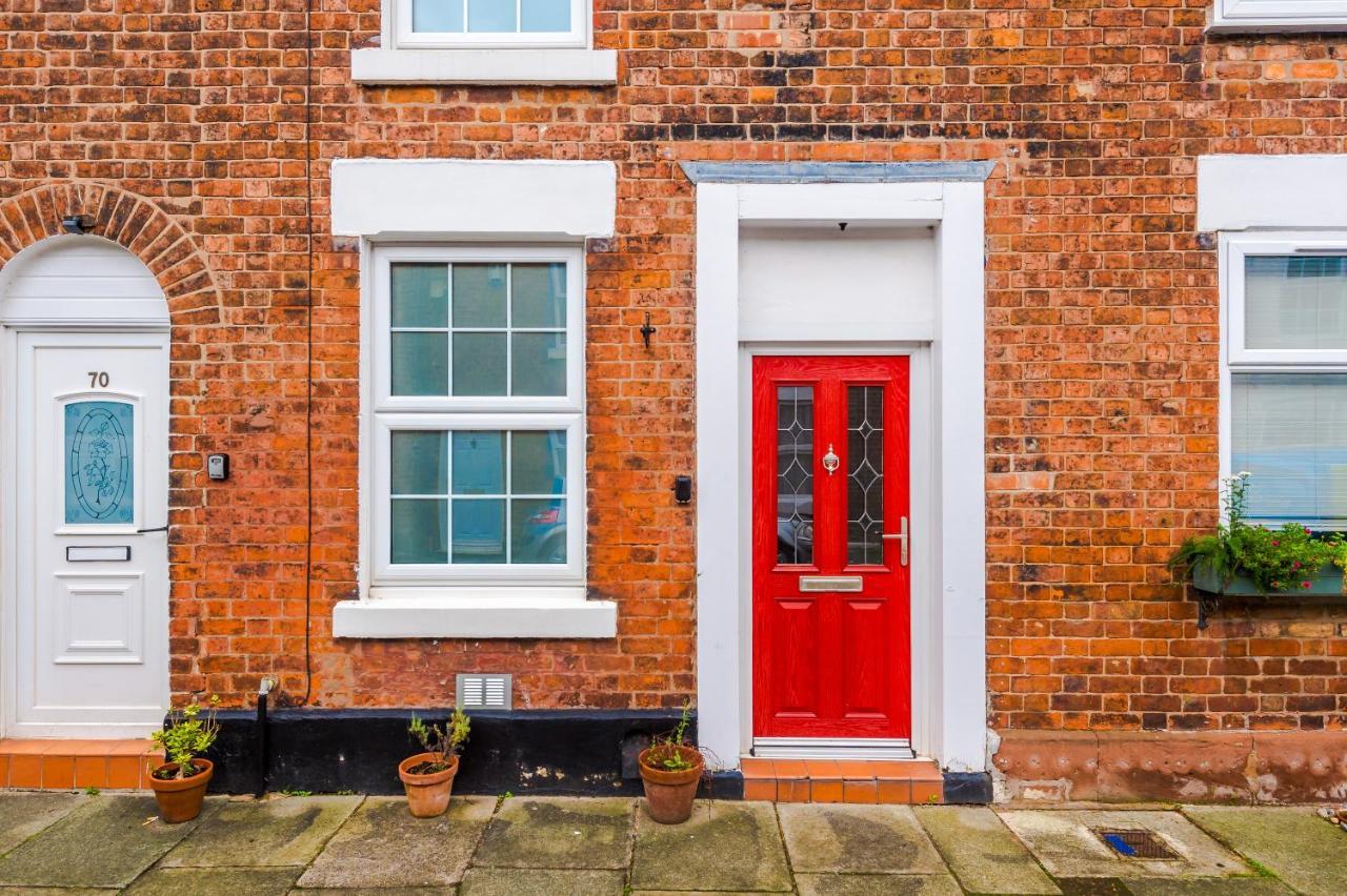 New! Gorgeous 2-Bed Home In Chester City Centre By 53 Degrees Property - Incredible Location, Ideal For Small Groups - Sleeps 6! Exterior photo