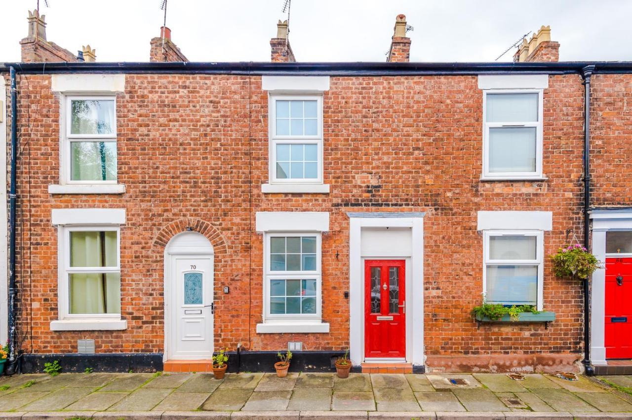 New! Gorgeous 2-Bed Home In Chester City Centre By 53 Degrees Property - Incredible Location, Ideal For Small Groups - Sleeps 6! Exterior photo